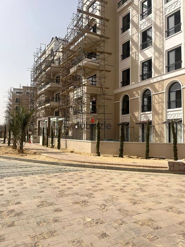 تاون هاوس باقل سعر متشطب استلام سنتين 270 م 4 غرف في قلب الشيخ زايد كمبوند village west من المطور دره dorra  قريب من محور 26 يوليو 23