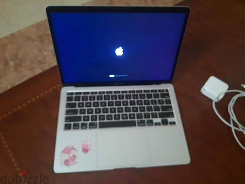 MacBook air 2020 Silver Excellent Condition 2