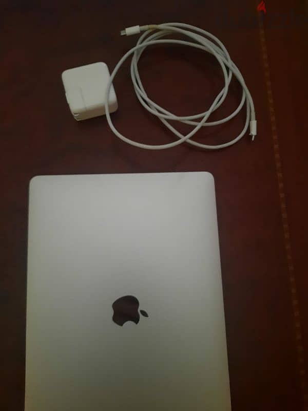 MacBook air 2020 Silver Excellent Condition 4