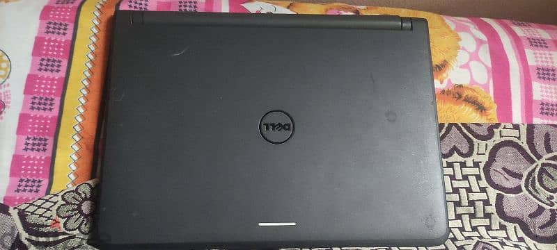 Dell Latitude 3350 1