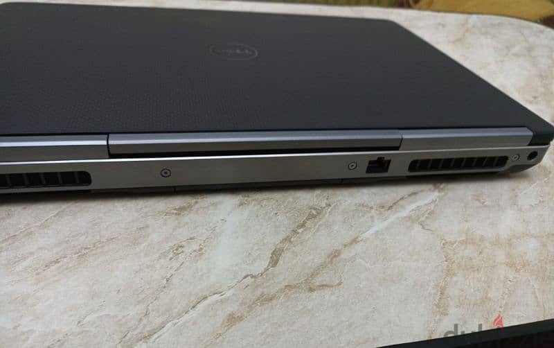 جهاز ورك ستيشن محترم جدا dell precision 7720الجبار 7