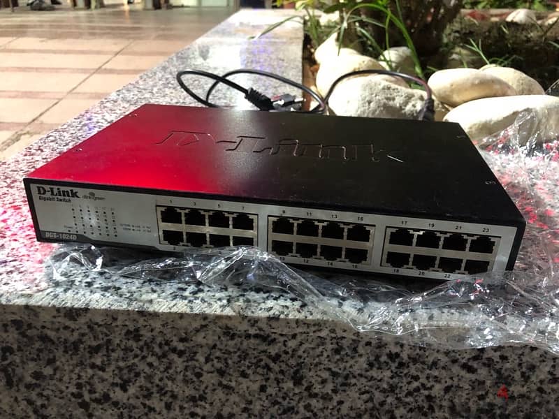 D-Link 24-Port Gigabit Unmanaged Desktop Switch DGS-1024D 3