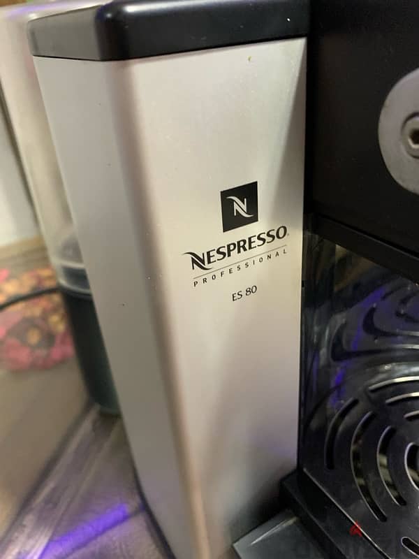 ماكينة صنع قهوة  Nespresso ES 80 Pro 2