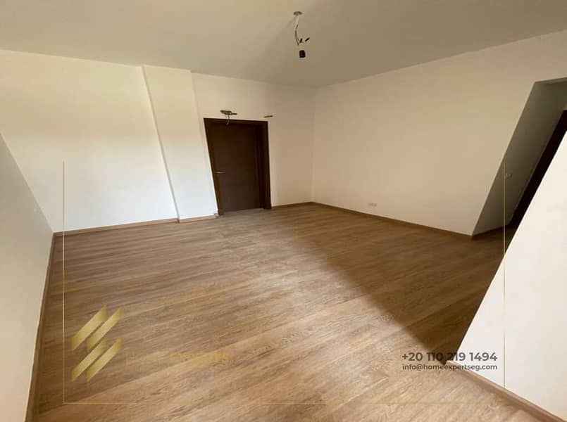 Apartment with garden for sale in Fifth Square  Area : 160 m 5