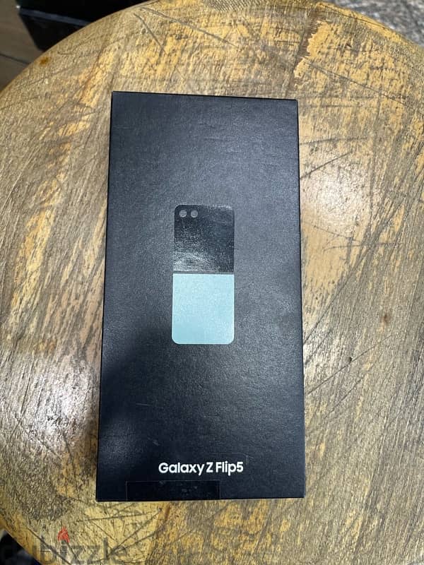 Galaxy Z Flip 5 512G Mite جديد متبرشم 0