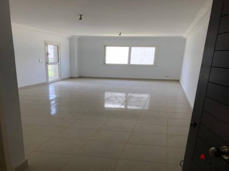 Apartment for sale in Madinaty, area 140 meters, street view in front of the mosque and services B10 5