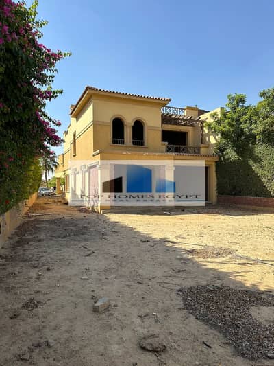 Twin house for sale 350 sqm with a garden in a prime location in La Terra Compound