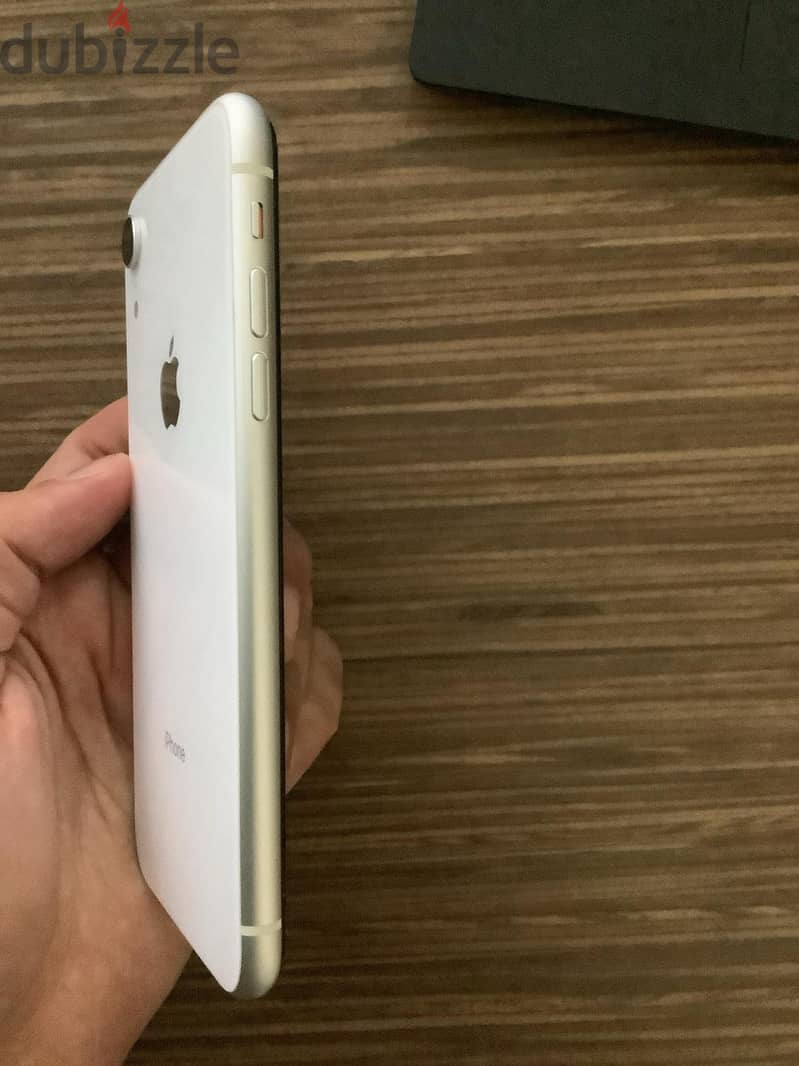 iPhone XR With FaceTime White 128GB 4G LTE - Middle East Version 1