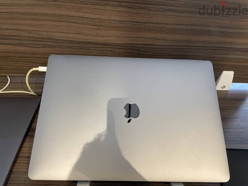 Macbook pro 2018 15 inch 1