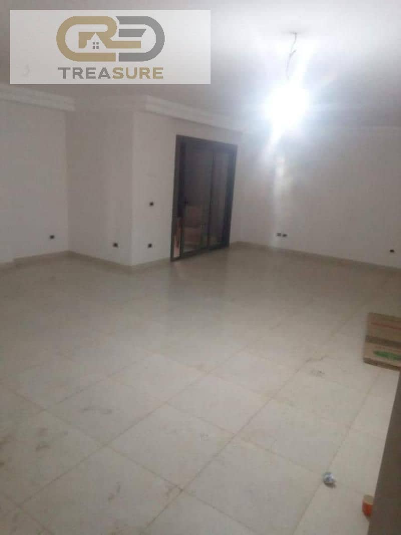 super lux Apartment with garden for sale in Tag Sultan 3