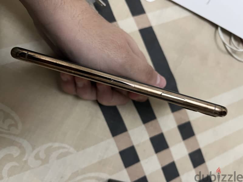 iphone 11 pro max gold 1