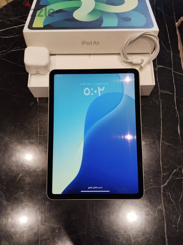 Ipad air 4 64G like new with all accessories 3