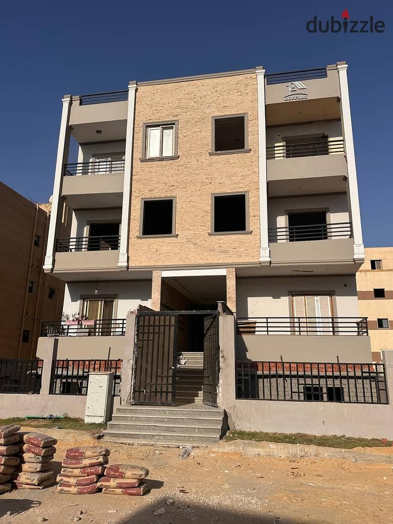 Available apartment of 170 meters with a garden of 150 meters and a private entrance in the most prestigious neighborhoods of Sheikh Zayed, next to Z 0