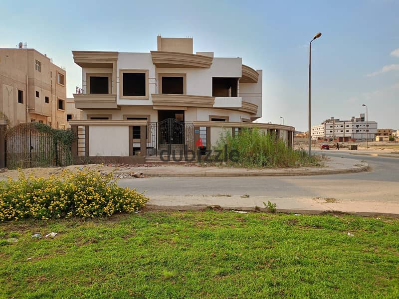 I own a 190-meter apartment in the Ninth District, Sheikh Zayed, steps to Al Bustan Street and Dahshur Link 0