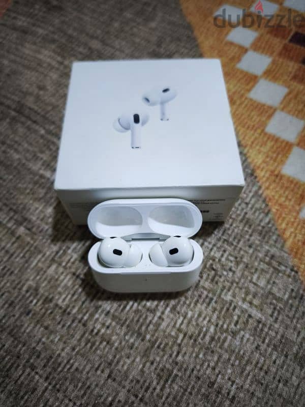 Apple AirPods Pro 2 type C with cover used one months only 4