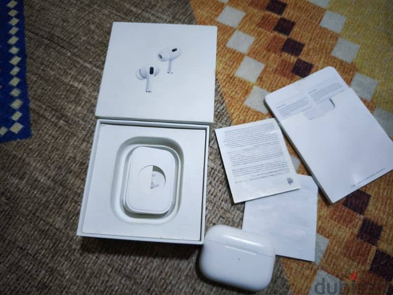 Apple AirPods Pro 2 type C with cover used one months only 5