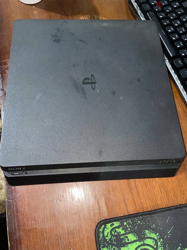 ps4 slim excellent condition 1