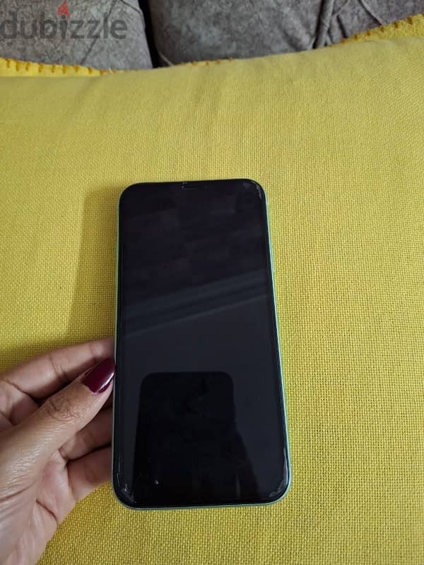 iPhone 11 حاله ممتازه استعمال نضيف 2