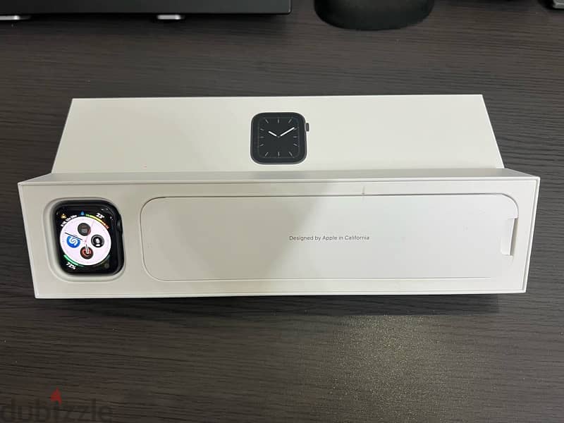 Apple Watch Series 5 44MM 1