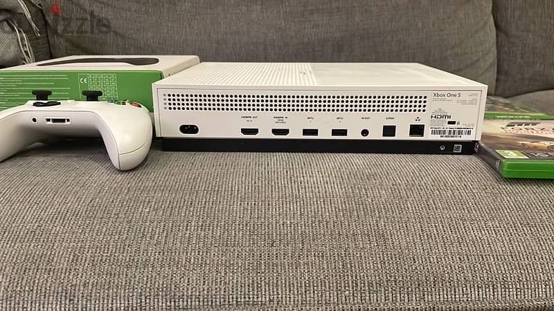 new xbox one s for sale (used only once) 2