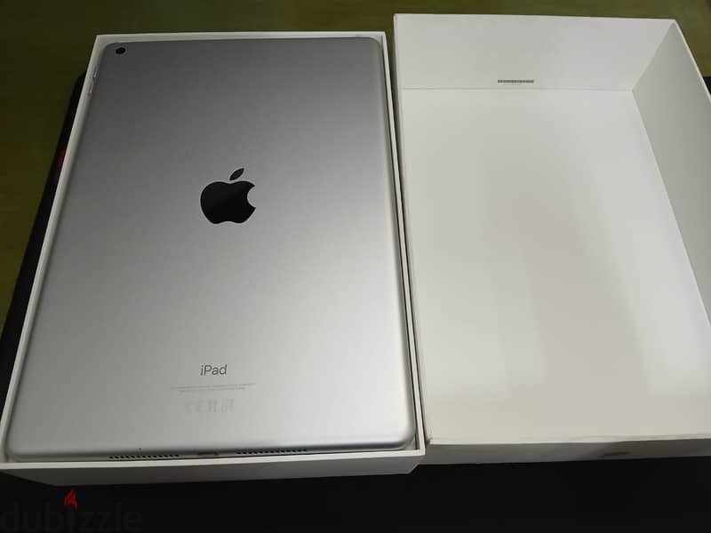 ipad 7th generation  بالكرتونة ومشتملاته 3