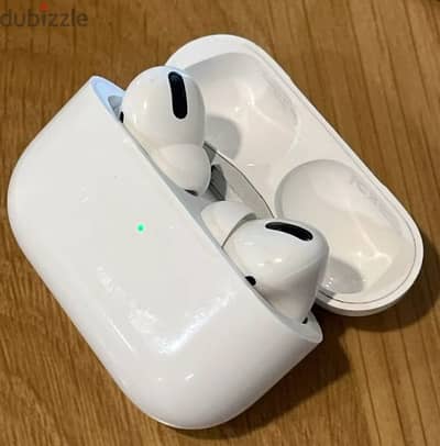 Apple airbods pro بحالة ممتازة