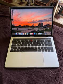 Apple Macbook Pro 2017 15” touchbar 0