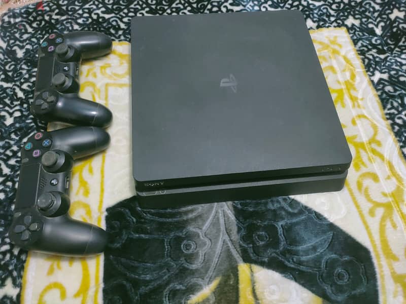 ps4 slim 500 gb, 2 original controllers   بلايستيشن 4 سليم 500 جيجا 0