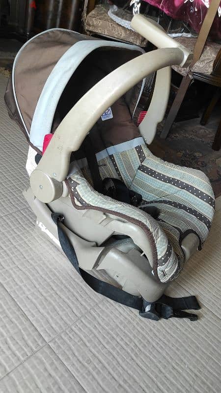 Even flo stroller and car seat 6