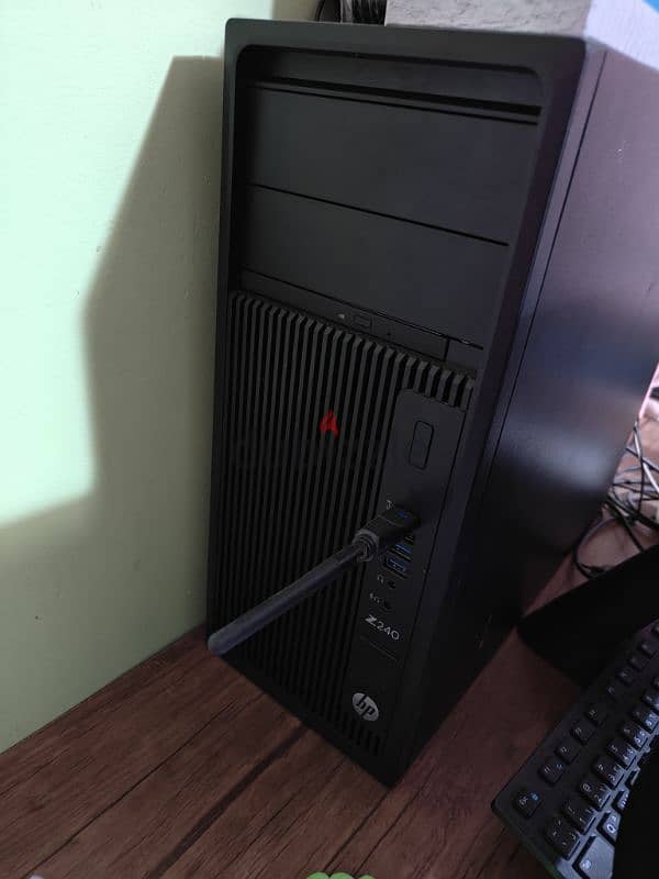 hp z240 i5 سابع 0