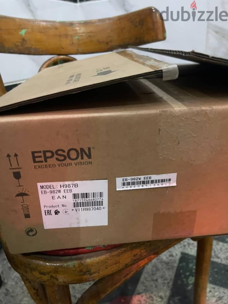 epson 982w  بروجكتور  4200 ليومنز لشاشات 6 متر 0