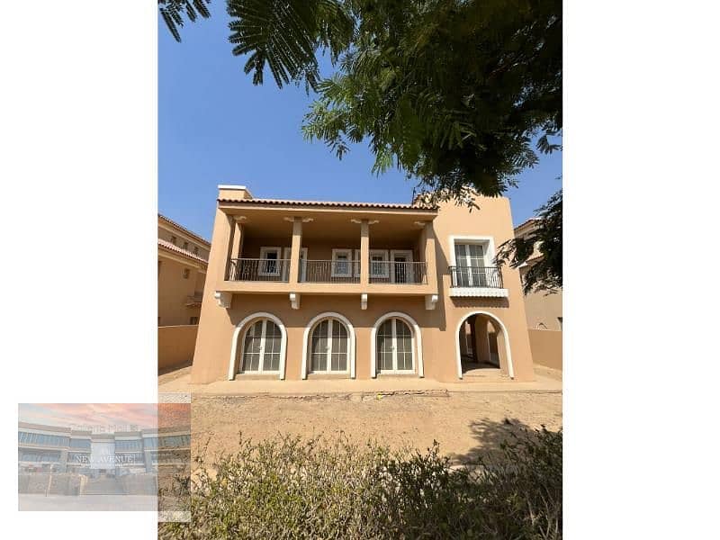 Villa Classic for sale in hyde park new cairo 0