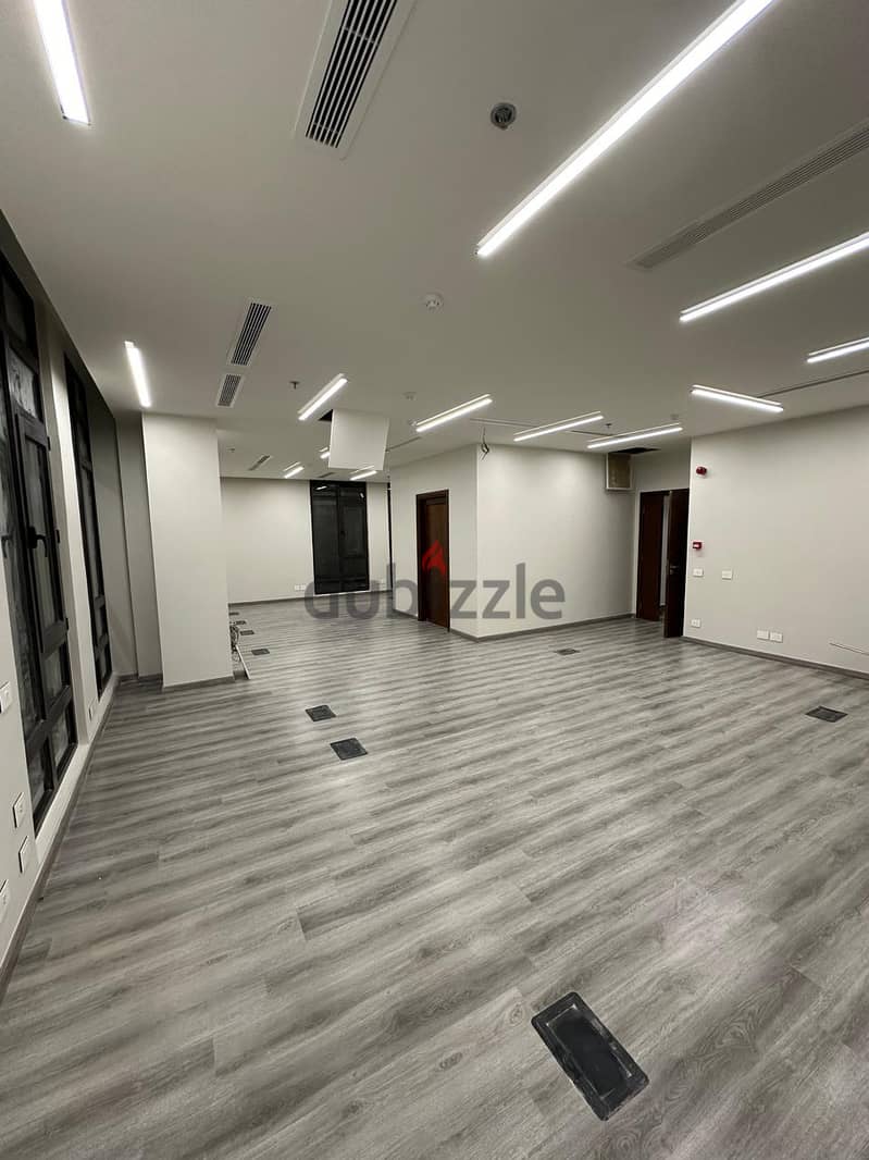 مكتب للايجار مميز في ديستريكت 5 - Special Office for rent in District 8