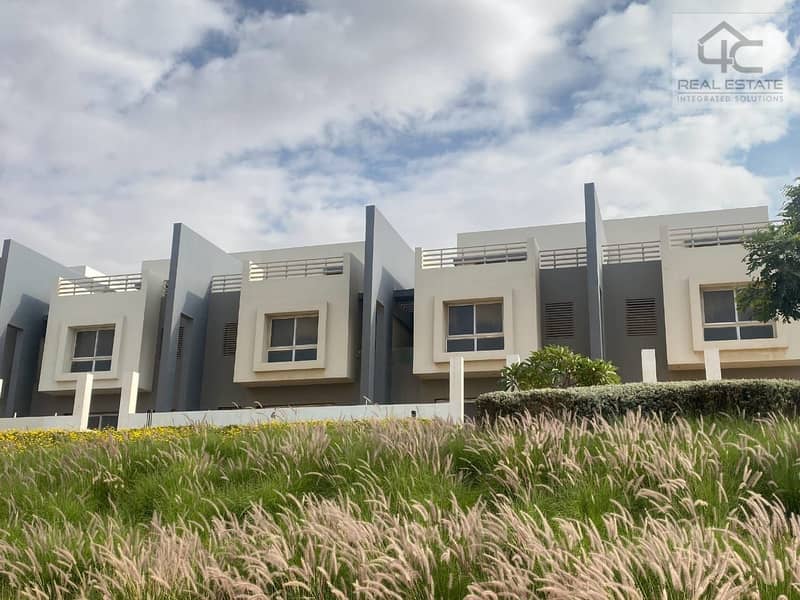 Town House middle 215 m semi finished for sale in Hyde Park Delivery 2026 with down payment and installments 2