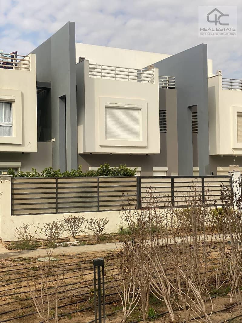 Town House middle 215 m semi finished for sale in Hyde Park Delivery 2026 with down payment and installments 5