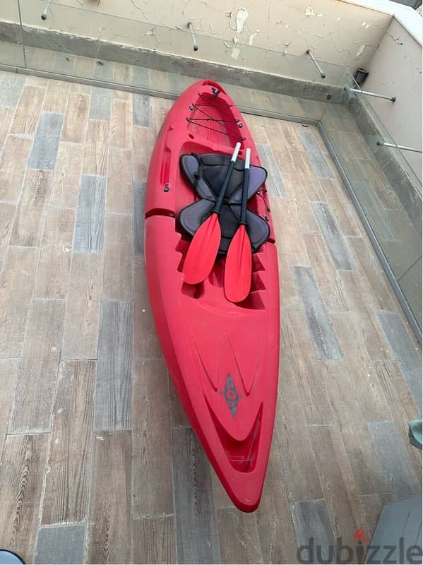 Red Kayak with paddle 0