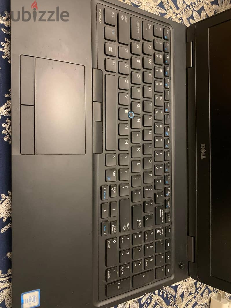 Dell Precision 3520 1