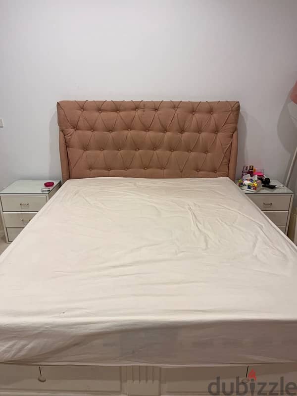 bed 160 cm with 2 commodes 0