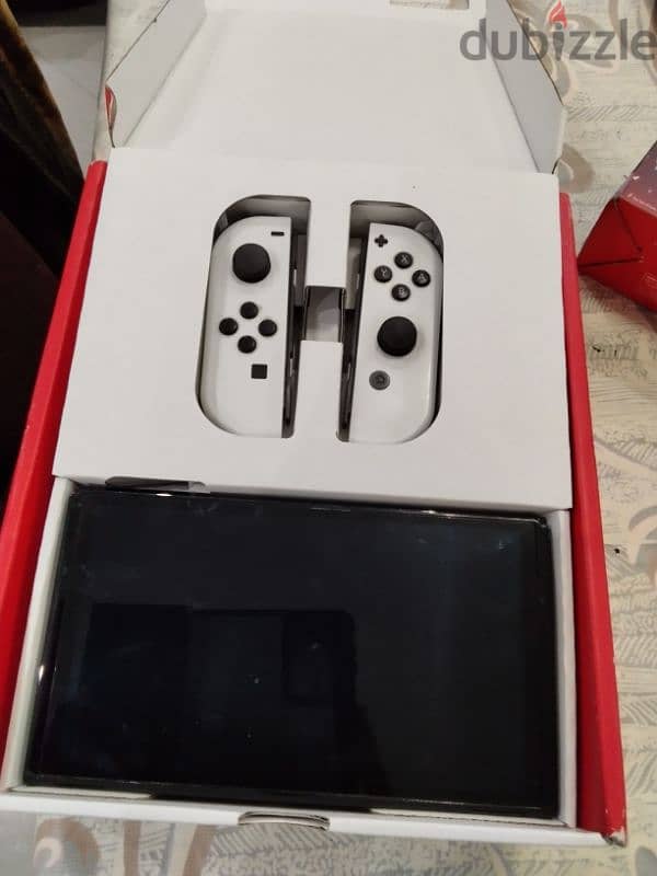 NINTENDO SWITCH  OLED MODEL 2023 LIKE NEW USED FOR 2 MONTHS ONLY 3