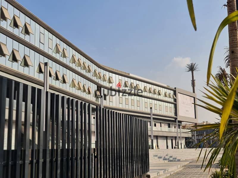 Next to Waterway, ready for delivery, a commercial store for sale in the Fifth Settlement, directly on the 90th Street, Mohamed Naguib Axis, from the 18