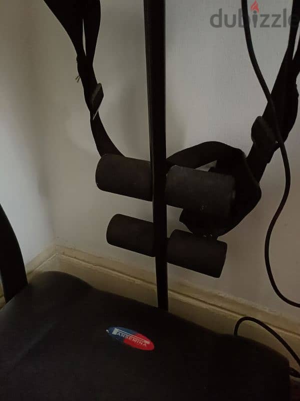 Treadmill used only month, excellent condition 1