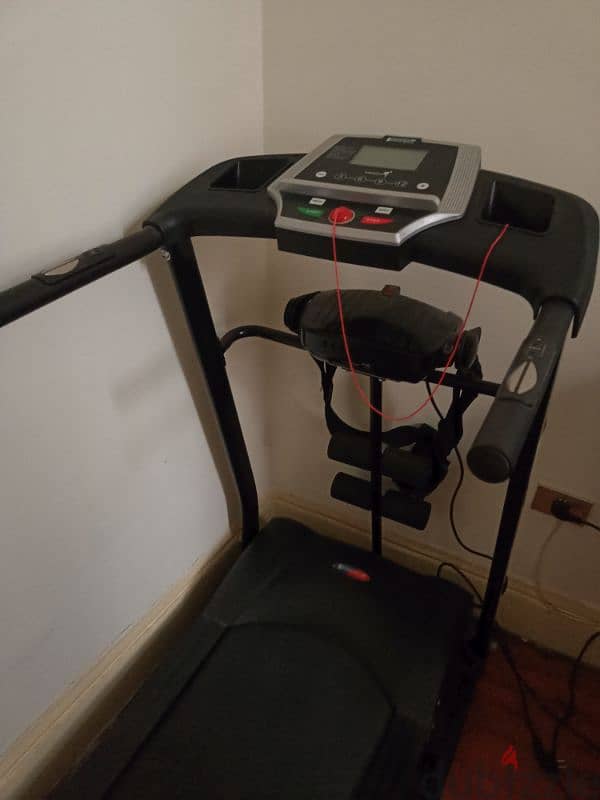 Treadmill used only month, excellent condition 2