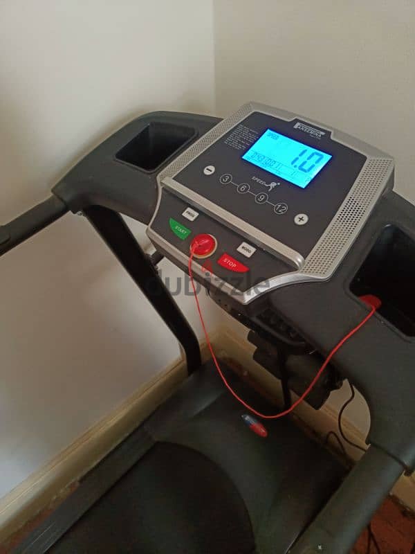 Treadmill used only month, excellent condition 4