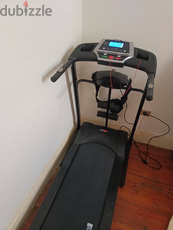 Treadmill used only month, excellent condition 6