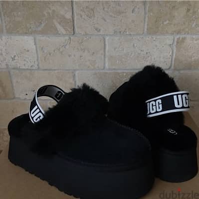 UGGS Slippers