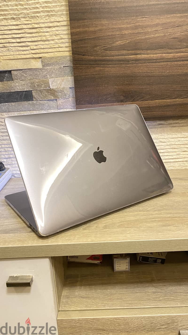 Apple MacBook Pro 15 inch 2018 Touch Bar Core i7 16GB RAM EN Arabic 3