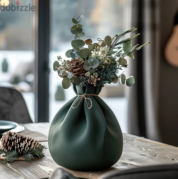 Elegant Minimalist Vase 0