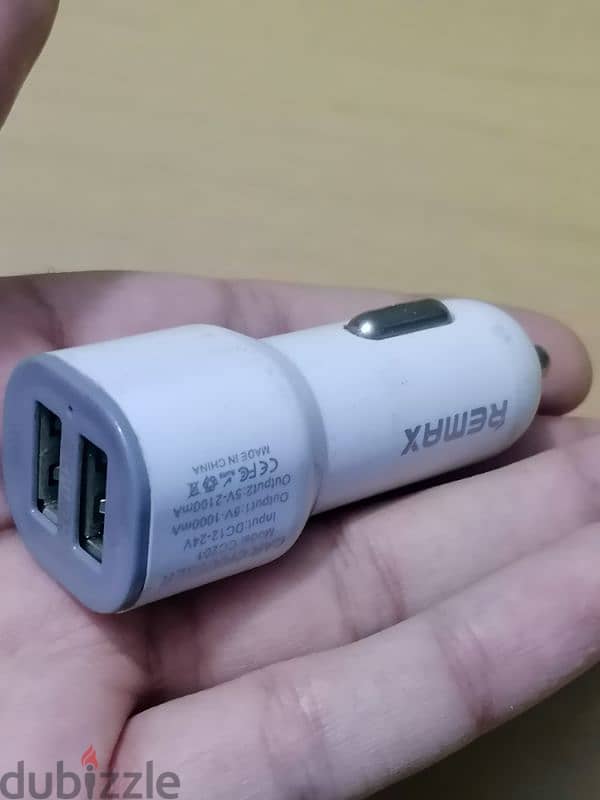 شاحن سيارة سريع مخرج ثنائي Usb من ريماكس 1