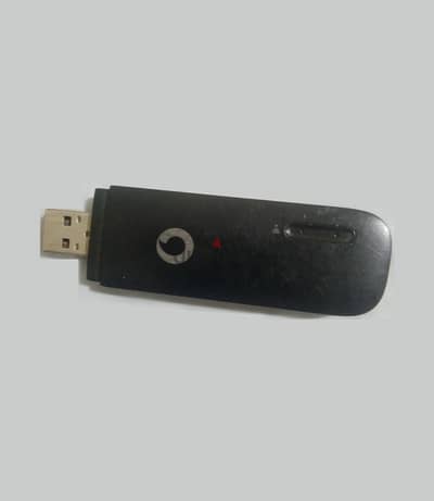 usb فلاشة انترنت فودافون هواوى بحاله جيده وبها مكان كارت ميمورى