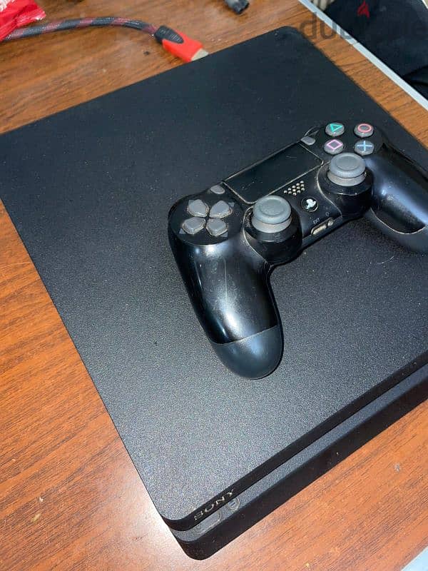 Playstation 4slim 1